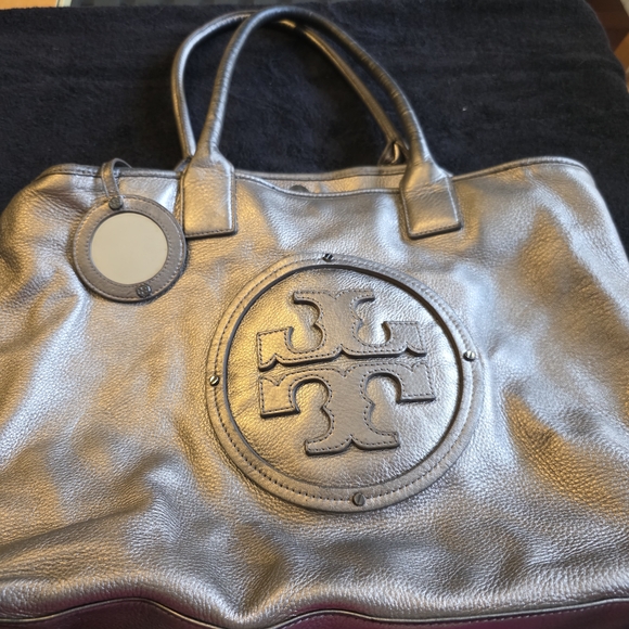 Tory Burch Handbags - Tory Burch Metallic Silver Shoulder Bag Perfect Condition In/Out